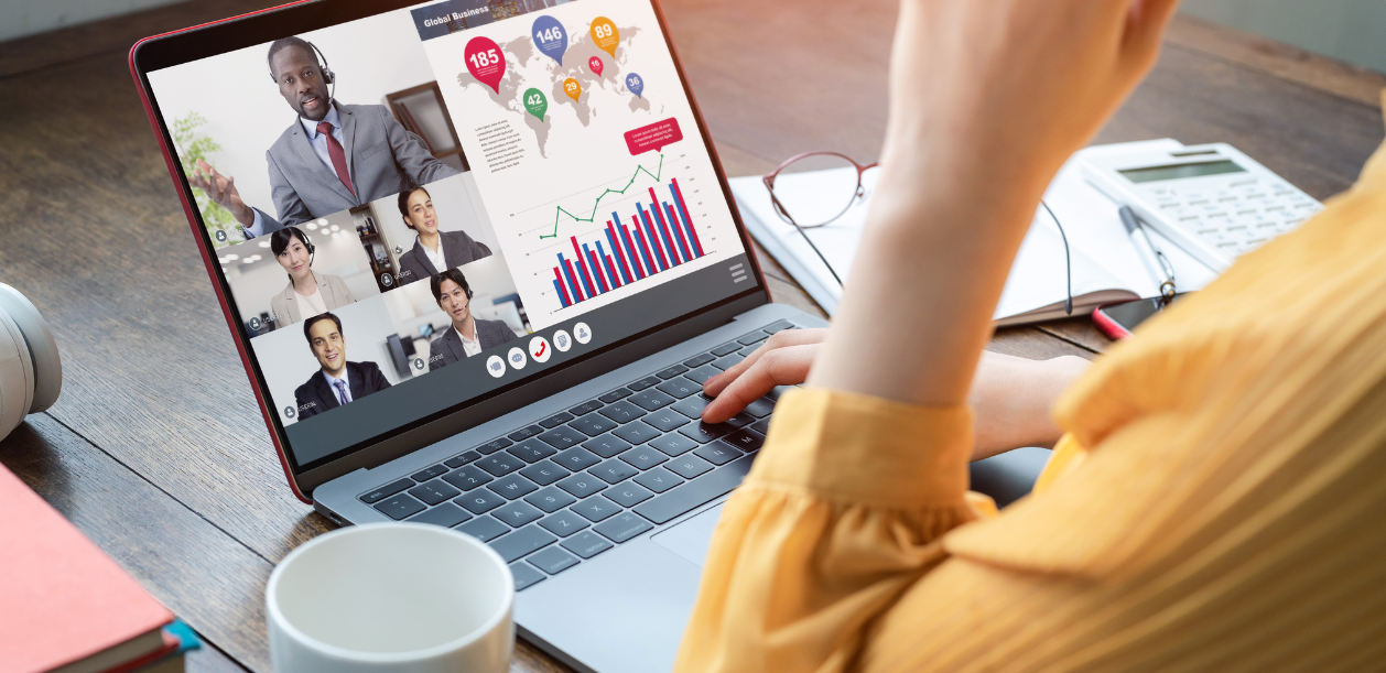 Illustration article de blog formations hybrides et examens synchrones et asynchrones