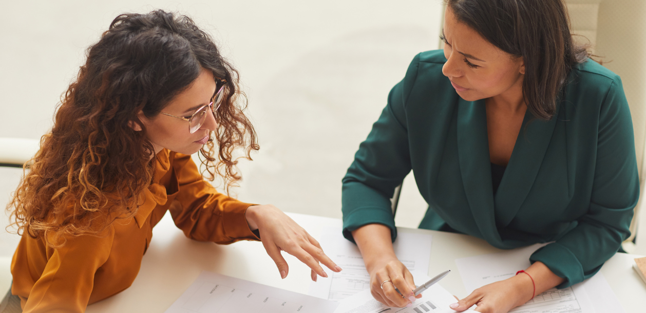 Illustration pour l'article de blog sur l'évaluation par les pairs